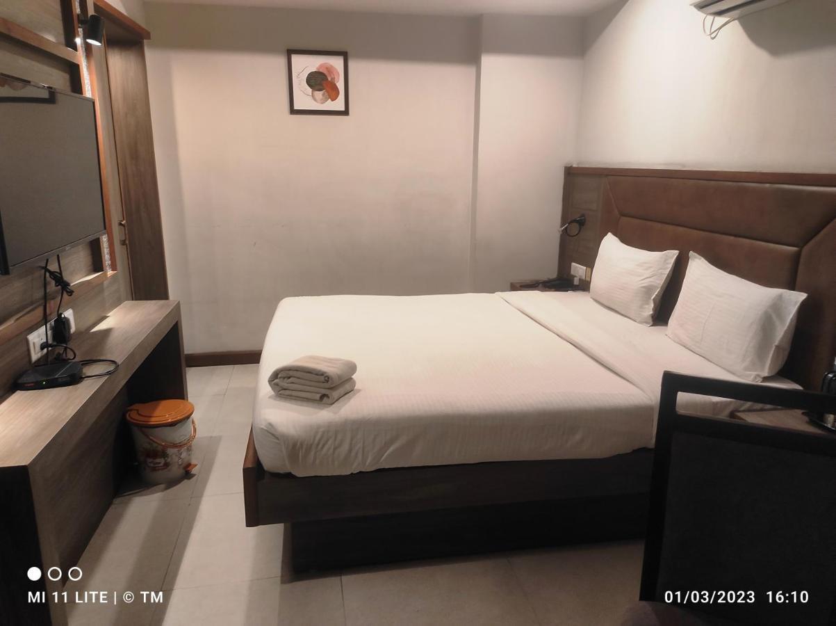 Hotel K79 Jamshedpur Exteriör bild