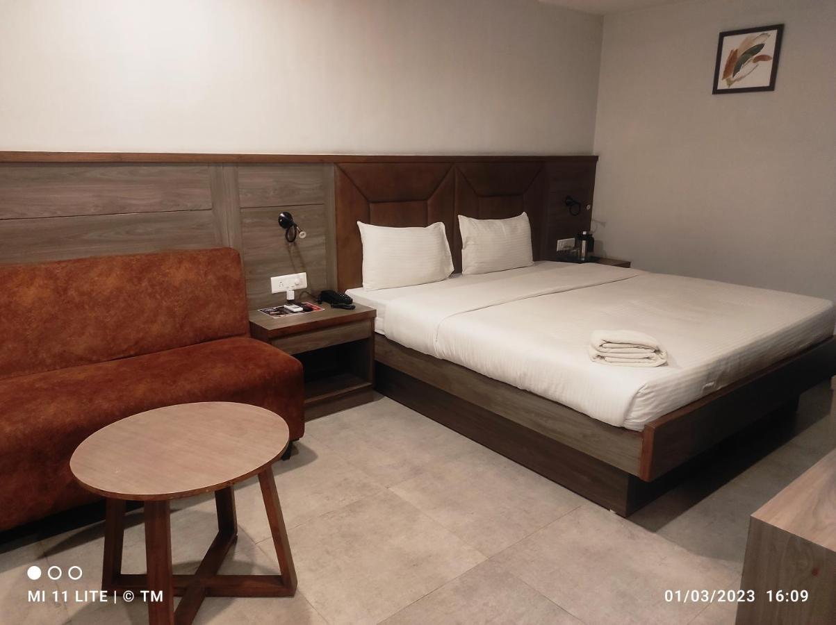 Hotel K79 Jamshedpur Exteriör bild